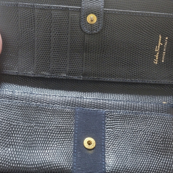 Salvatore Ferragamo Wallet Vera Navy - Picture 6 of 6